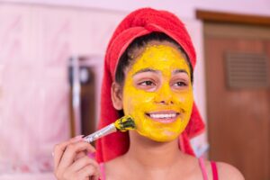  Ayurveda for eyes: turmeric paste on dark circles