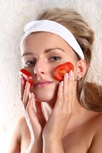 tomatoes for lightening dark circles